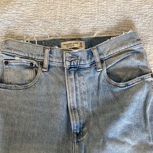 Abercrombie & Fitch light wash denim the 90’s straight ultra high rise jeans